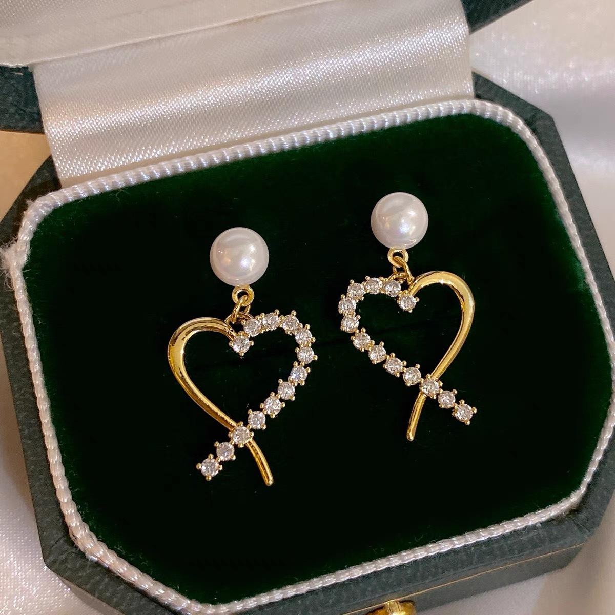 

New trendy silver needle empty love earrings women s temperament versatile pearl peach heart stud earrings 925 silver needle