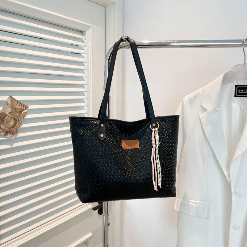 

Новый темпераментный модный дизайн сумка на одно плечо подмышку ретро однотонная простая высокая текстура повседневная универсальная no pendant чёрный