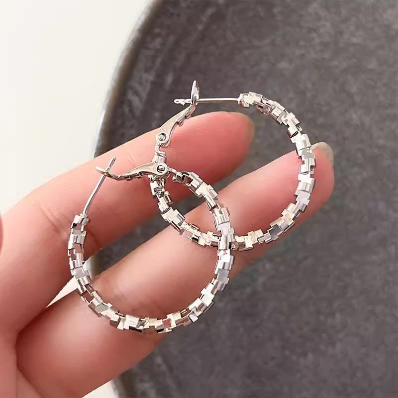 2025 Trendy Large Earrings: Simple, Cool, Versatile - Perfect for Round Faces