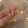 Stylish and simple square high-end stud earrings, women's geometric versatile temperament earrings, elegant and atmospheric earrings.