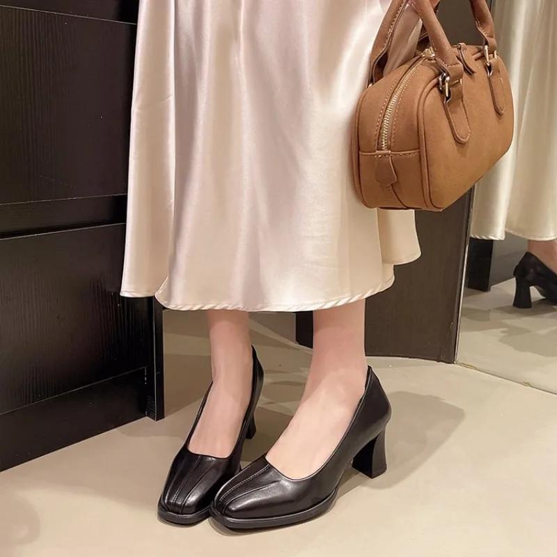 

Модная женская классическая обувь с круглым носком из черной лакированной кожи, слипоны на квадратном каблуке для офисной леди, повседневные туфли для работы в отеле, Zapatos Mujer A12 35 чёрный