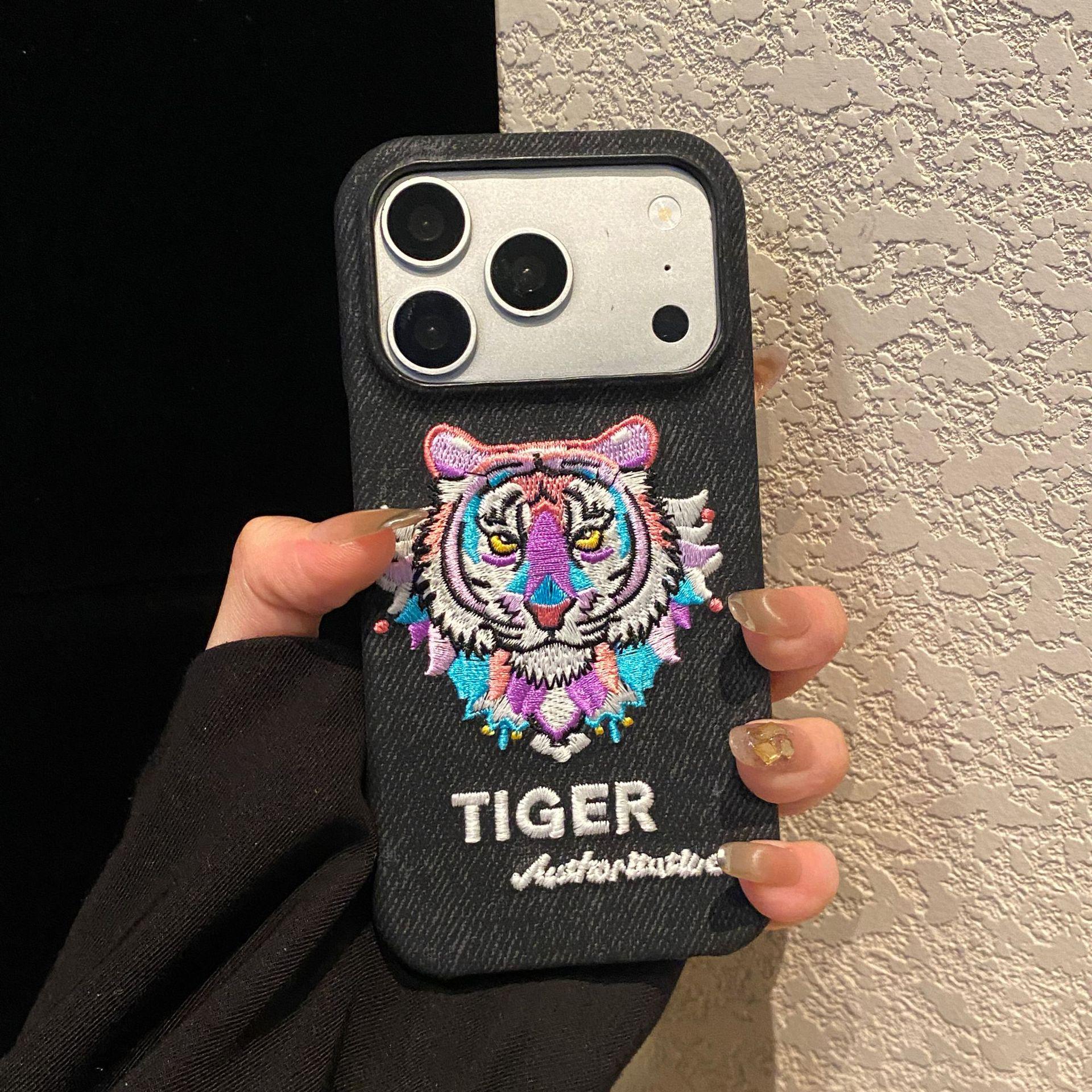 

Native American Chief Denim Embroidery Phone Case for Apple 17/15/14 Pro Max (Couple Style) iPhone 12 Mini (5.4)