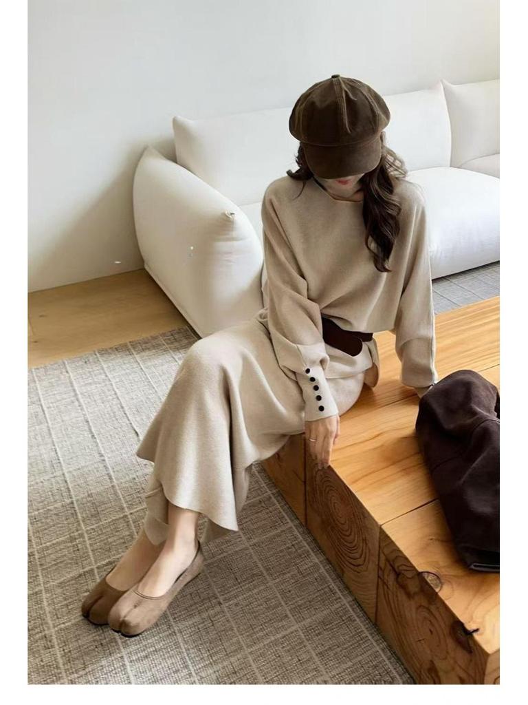 Versatile Casual Fashion Set: Autumn/Winter Slimming Knit Outfit for Date or Commute