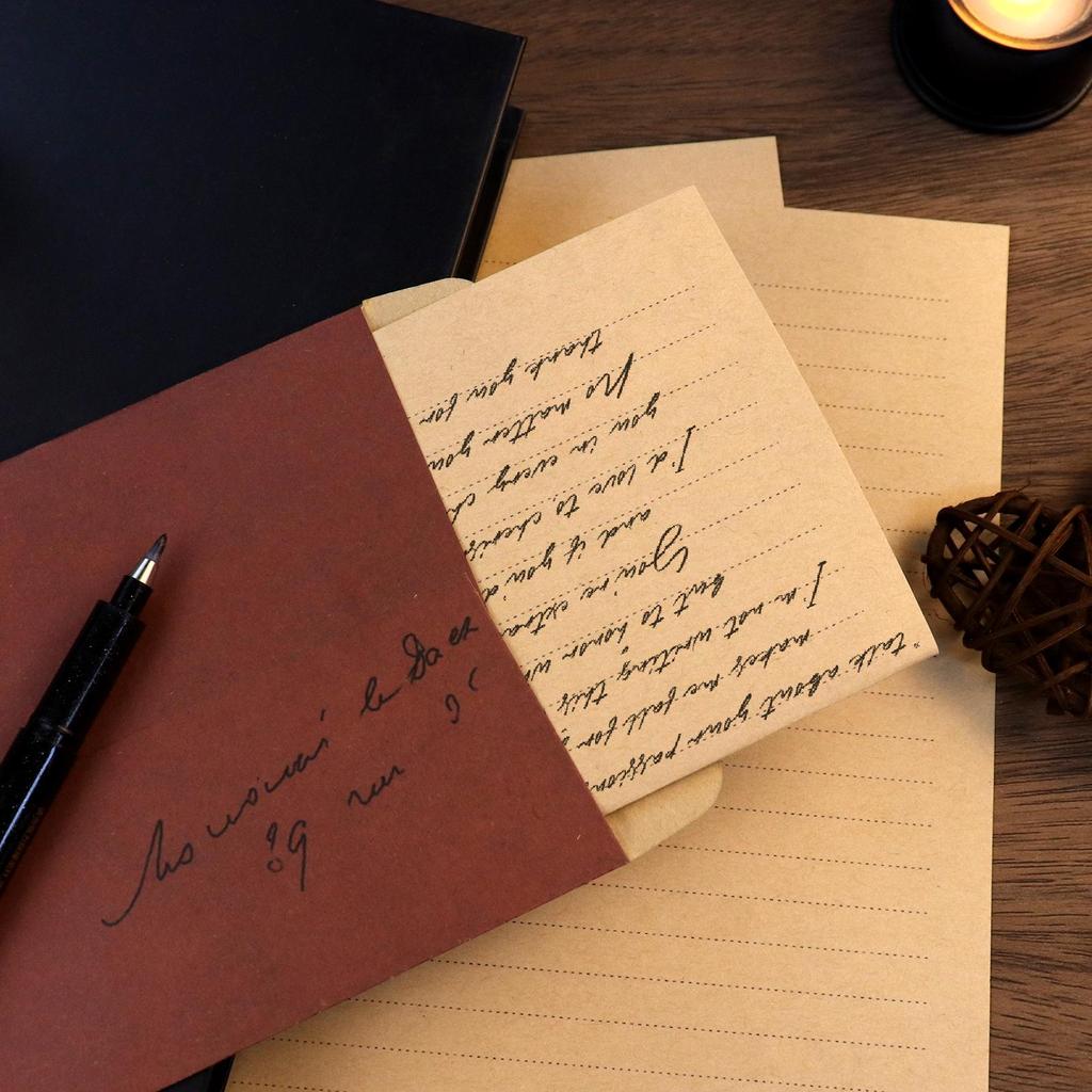 Set di Lettere e Buste Vintage per Biglietti di Auguri Romantici