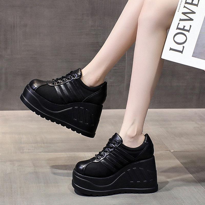 Scarpe con plateau da donna nere grandi zeppe sneakers con tacco alto da 10 cm con lacci alla moda scarpe con tacco gotico per donna punk tennis