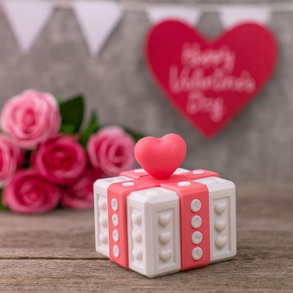 Plastic Prank Screw Box Funny Heart Design Box Gag Joke Toy Gift Storage Box  Party Supplies