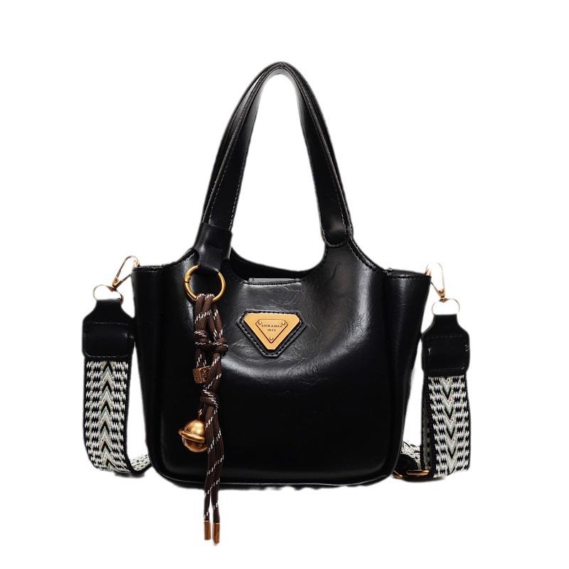 Portable bucket bag, popular shoulder tote bag, autumn and winter fashion versatile messenger bag, trendy versatile portable women's bag