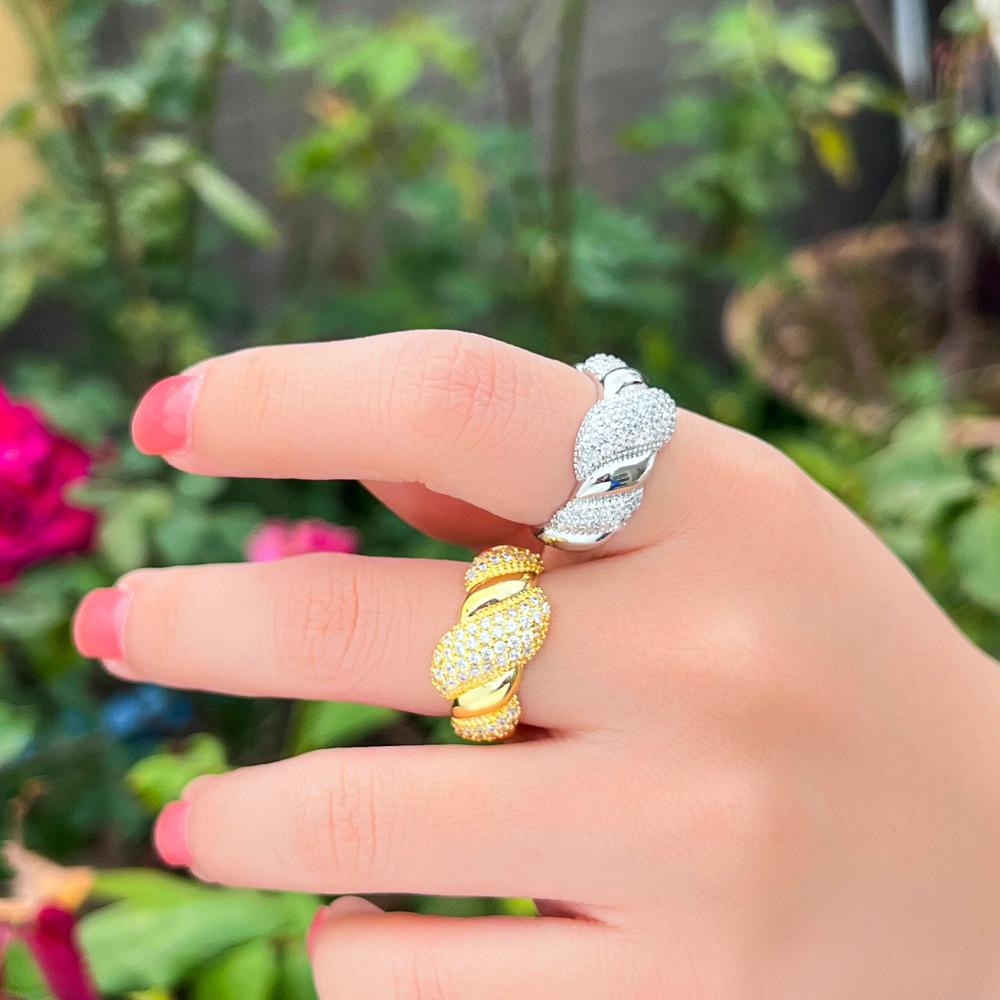 French Light Luxury Twist Wound Zircon Live Ring Design Temperament Women'S Ring Ring Hand Jewelry