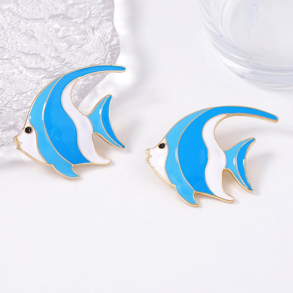 Einfache Mode Marine Casual Stil Vielseitige Legierung Tropföl Mehrfarbig Optional Goldfisch Steckerohrringe Damen Accessoires Ohrringe