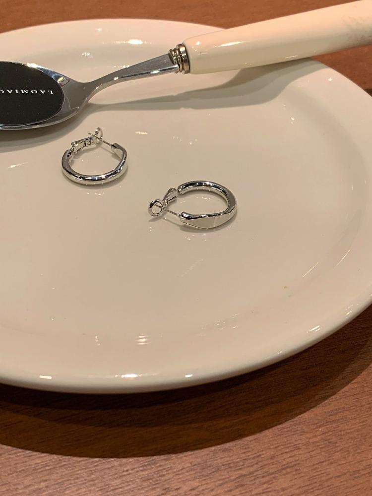 

2023 Трендовый нишевый дизайн Высококачественные серьги-иглы с пряжкой для женщин