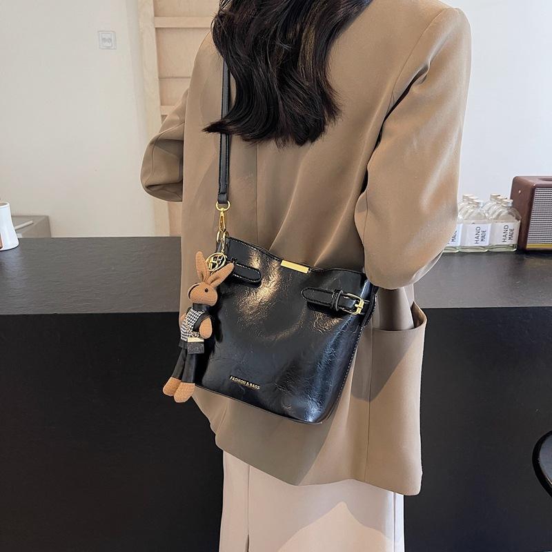 

2025 сумка-тоут новая мода большая вместимость ретро портативная на плечо сумка-мессенджер женская сумка 19*12*19