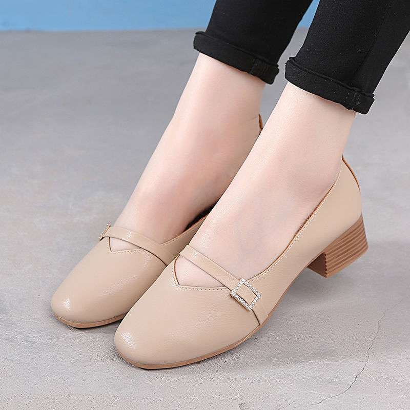 2025 Summer New Flat-bottomed Non-slip Soft Leather Single Shoes Doudou Shoes One-pedal Beef Tendon Soft-soled Middle-aged and Elderly Mother Shoes