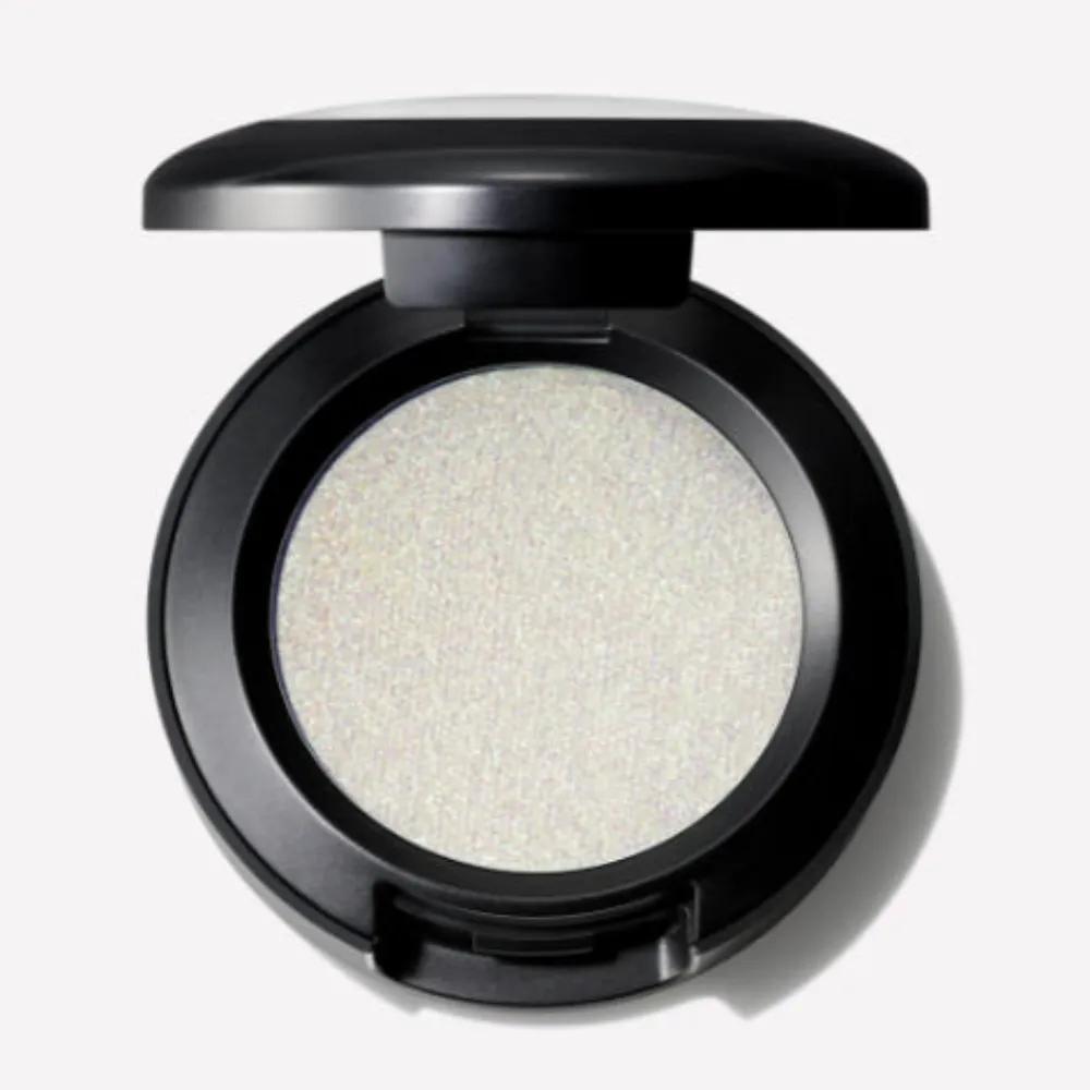 

MAC Тени для век Dazzle День рождения подруги Белый мерцающий