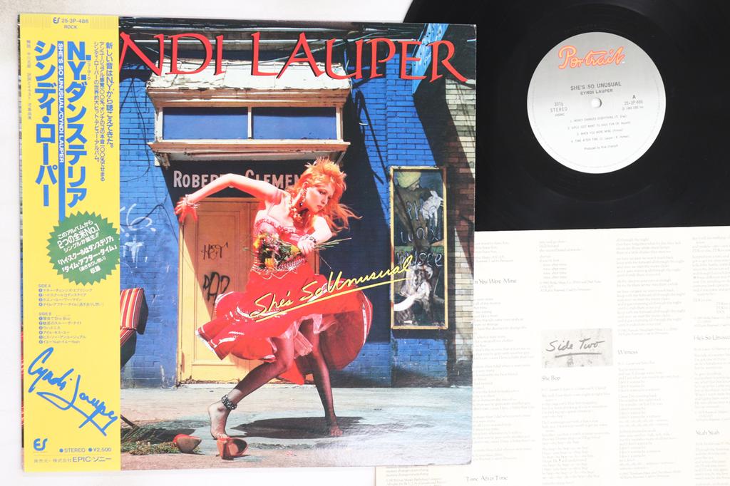 LP Record CINDI LAUPER - She's So Unusual 253P486 PORTRAIT 1984 Japan Obi Rock Used