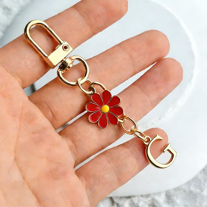 Metal Red Daisy Alphabet Keychain  A-Z 26 Letters Keyring Charms Bag Pendant Jewelry Gift Accessories