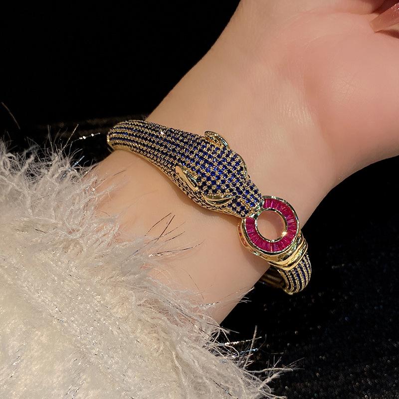 European and American new fashionable classic atmospheric bracelet, classic style of snake bracelet