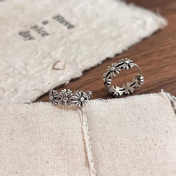 

Dark Retro Do Old Niche Hollowed Out Rattan Flowers Winding Ancient Earrings Female Ins Wind Simple Personality Earrings Ambience Back To School