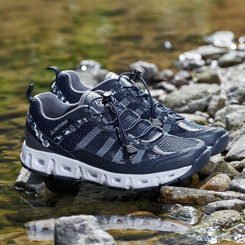 New outdoor creek walking shoes summer hiking off-road breathable mountaineering couple sports shoes