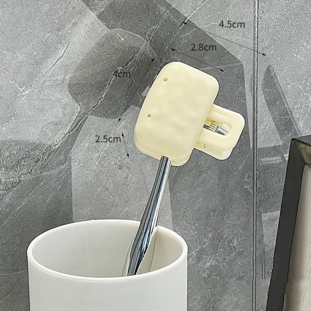 

Portable Travel Toothbrush Storage Clip Dopamine Plastic Toothbrush Box Toothbrush Protective Cap beige