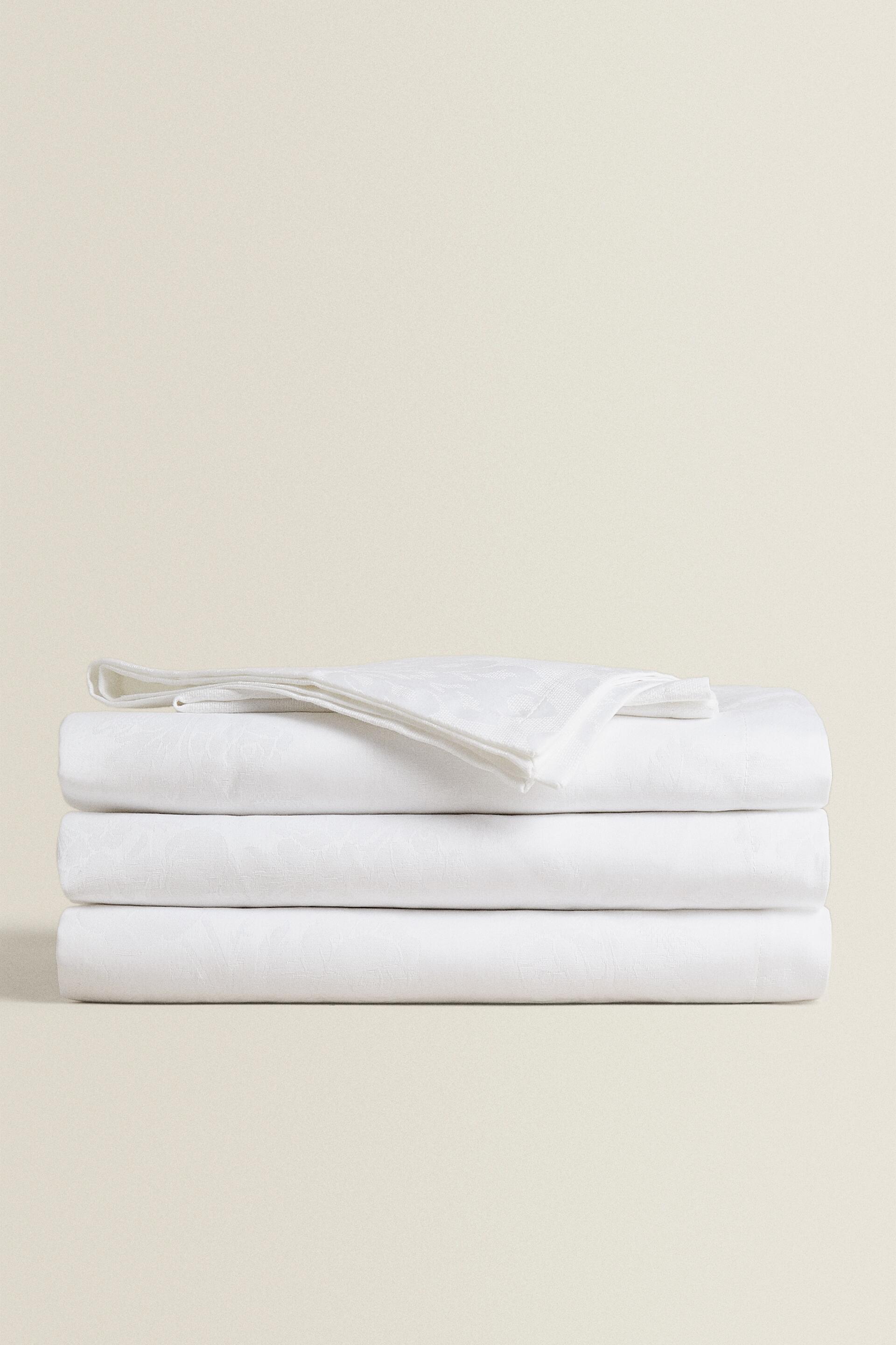 

ЖАККАРДОВАЯ СКАТЕРТЬ С ЦВЕТОЧНЫМ ЦВЕТОМ