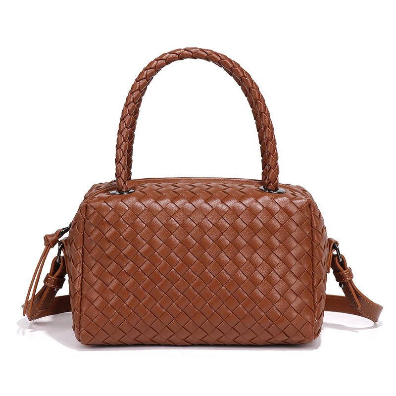 European fashion versatile handwoven bag portable pillow bag toast bag 2025 new crossbody cosmetic bag
