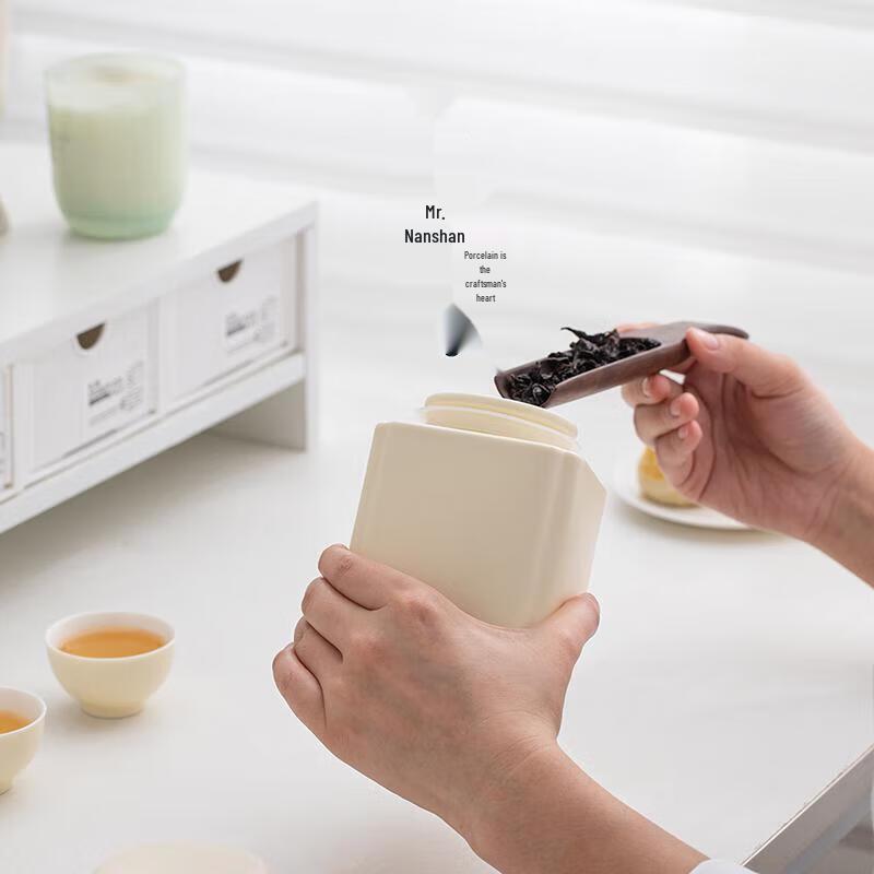 Nanshan Mister Ceramic Tea Storage Jar with Lid