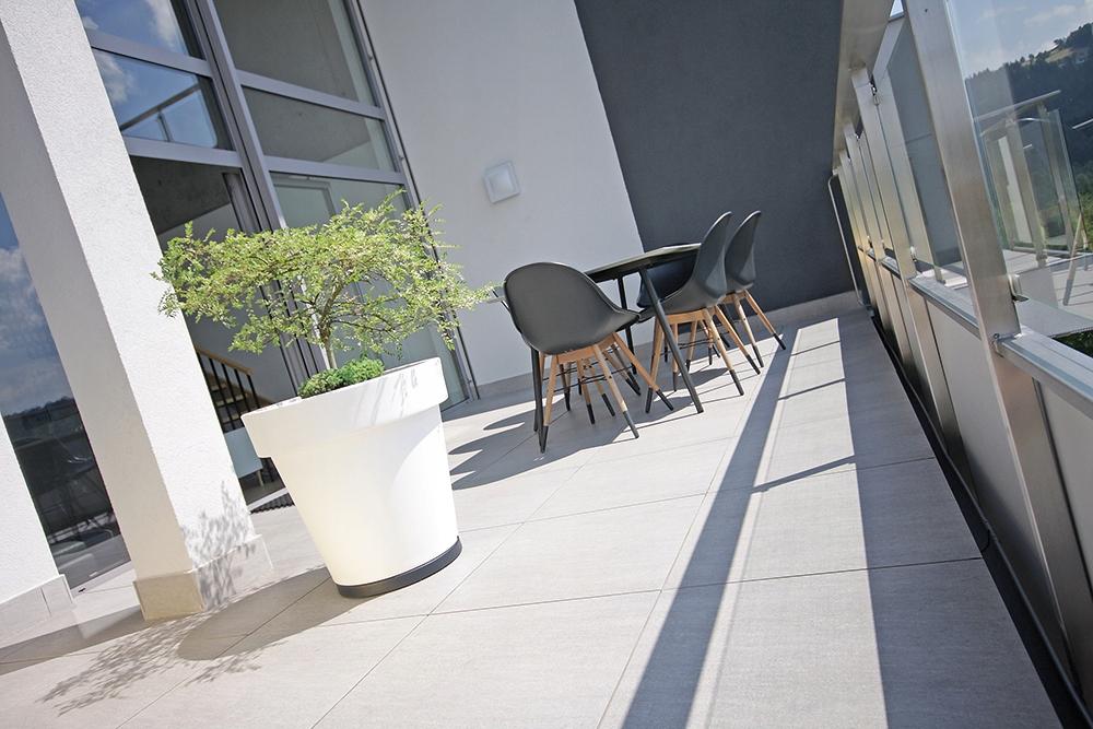 IPMR400 Round Mobile Platform | Anthracite