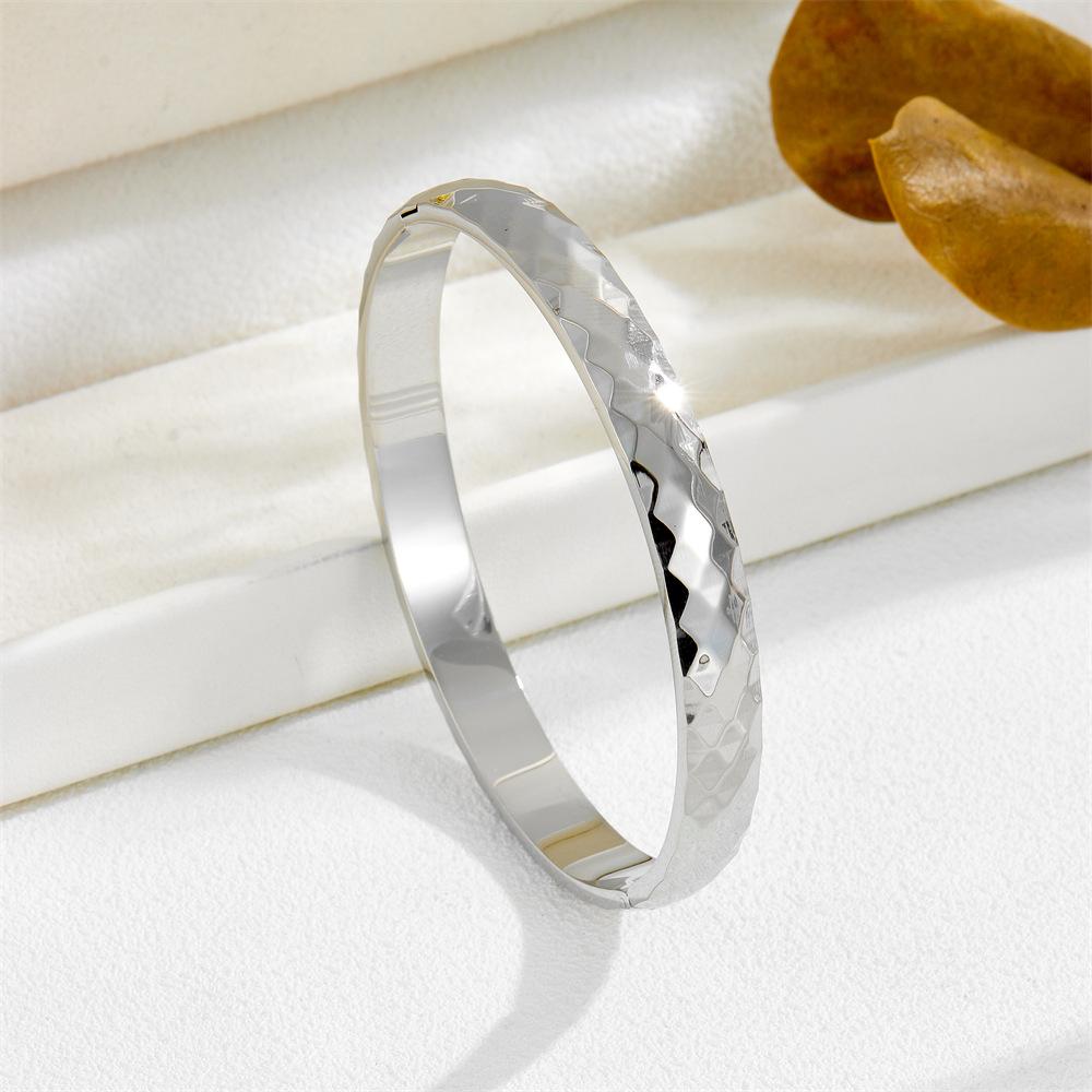 2026 Bracelet European and American Fashion Temperament Round Flower Buckle Bracelet Irregular Bracelet Girls Senior Sense
