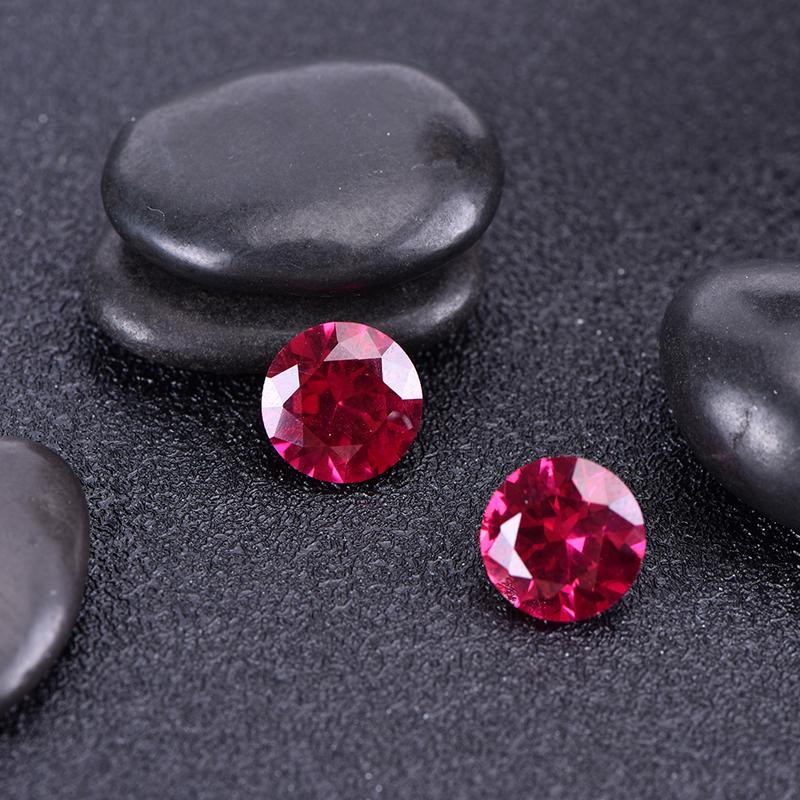 Kreativní kulatý korundový holub Krvavě červený korund umělý drahokam