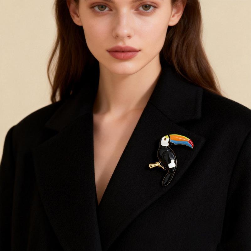 Designer Style Extravagant Colored Enamel Parrot Collar Necklace Brooch Women Fashionable Luxurious High-end Jewelry Accessory