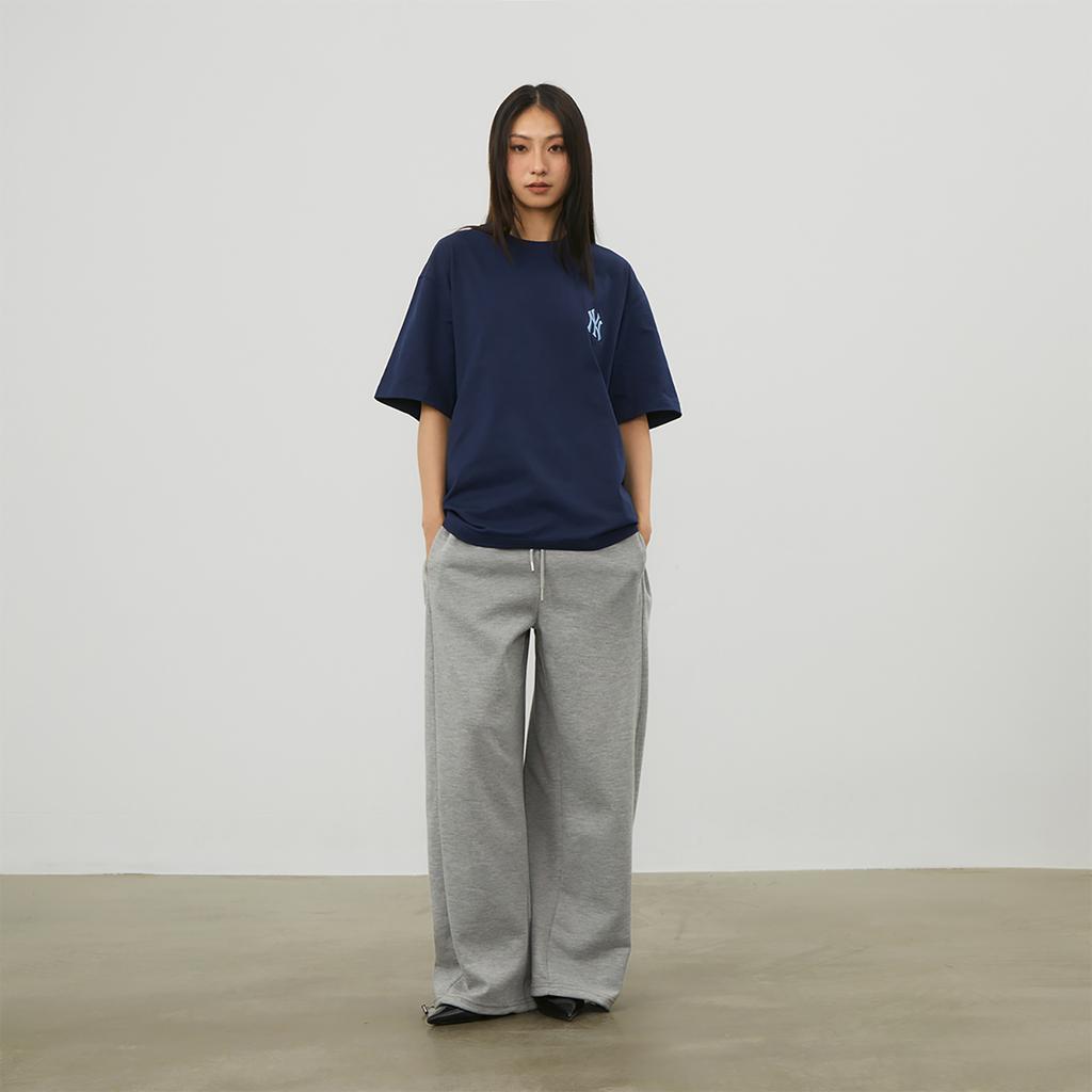 New MLB MONOGRAM Collection New York Yankees SS24 T-Shirt Unisex Navy Blue 3ATSM0343-50NYS