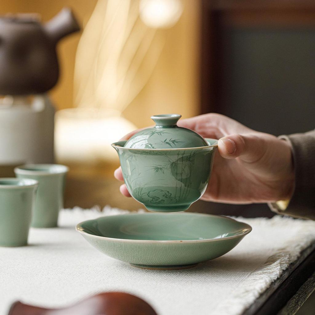 Guanlan Yue Celadon Ceramic Non-Scalding Gongfu Tea Bowl Set - Three-Piece Lid Bowl with Shadow Carving