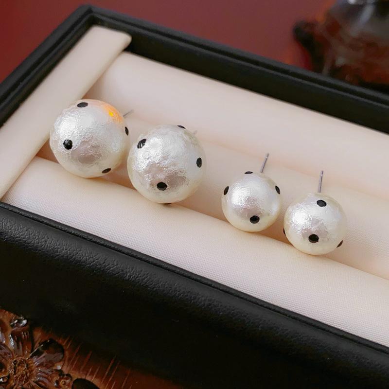 Korean Vintage Polka Dot Cotton Pearl Stud Earrings for Women Exquisite Simple Geometric Round Earring Wedding Party Jewelry