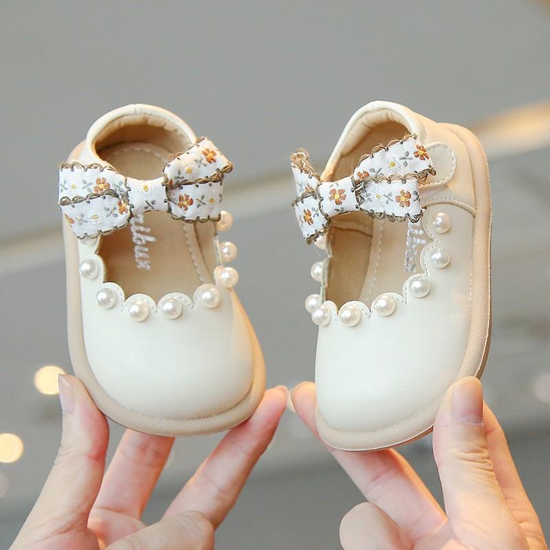 Girls princess shoes 2025 Korean version of spring and autumn new children's pearl small leather shoes soft sole infant Internet celebrity leat