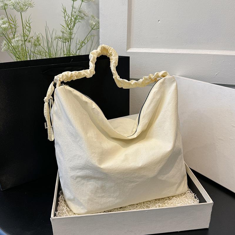 Fashion texture pleated shoulder bag 2025 solid color texture simple underarm dumpling bag women