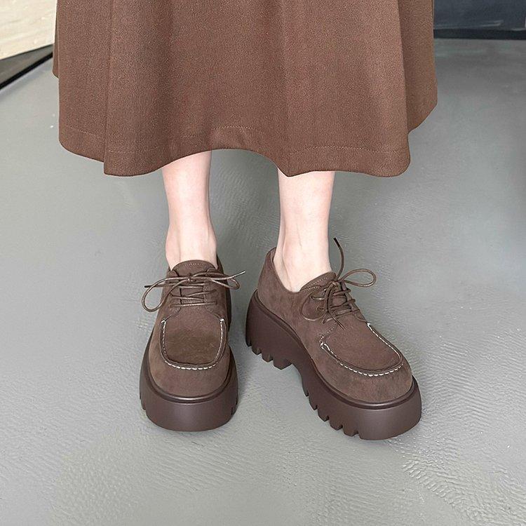 

[Юшилай] Ретро лоферы на платформе женские 2025 зима новая шнуровка модный темперамент универсальные маленькие кожаные туфли 40