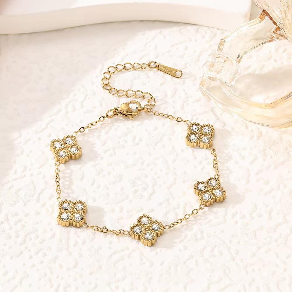 18k Gold Clover Diamond Bracelet Diamond Bracelet Women's Fashion Matching Jewelry 2026