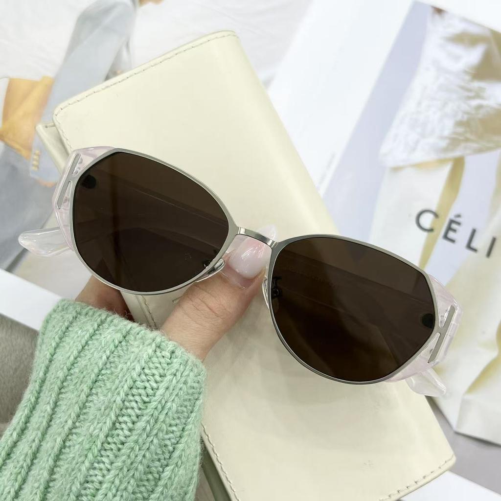 New Sunglasses Celebrity Travel Photography Glasses UV Resistant and Sun Shading Versatile Sunglasses