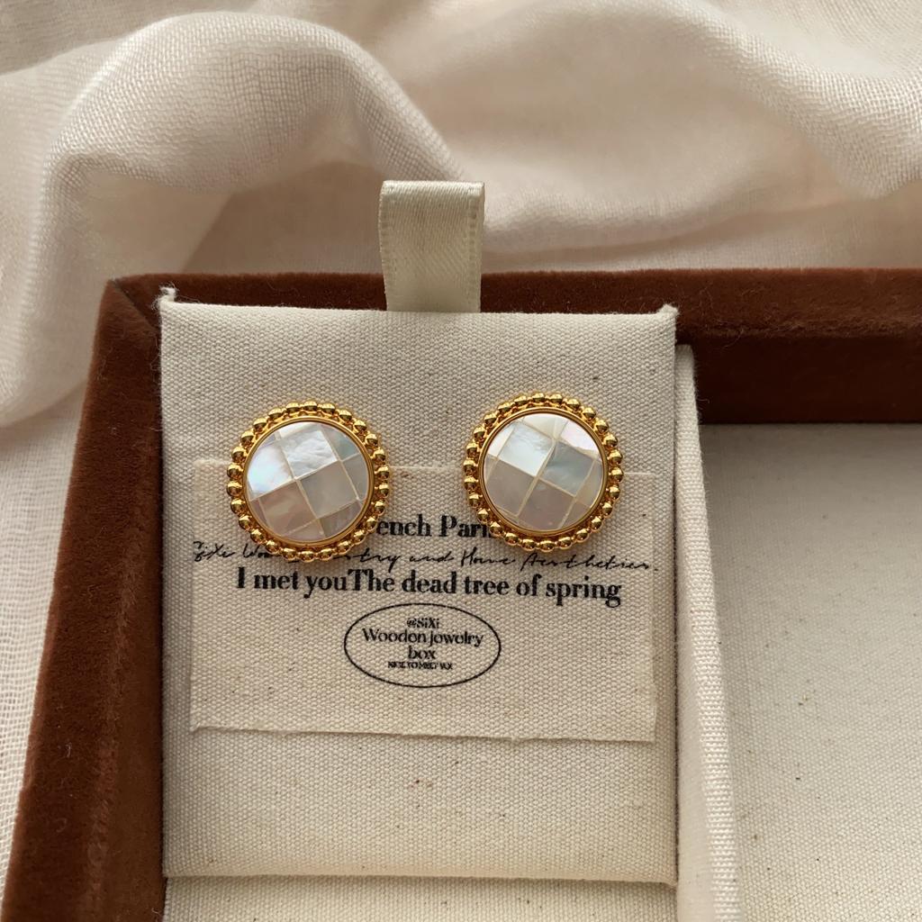 Round Square Classic Shell Stud Earrings Retro Elegance Light Luxury Temperament Versatile Niche Simple And Exquisite