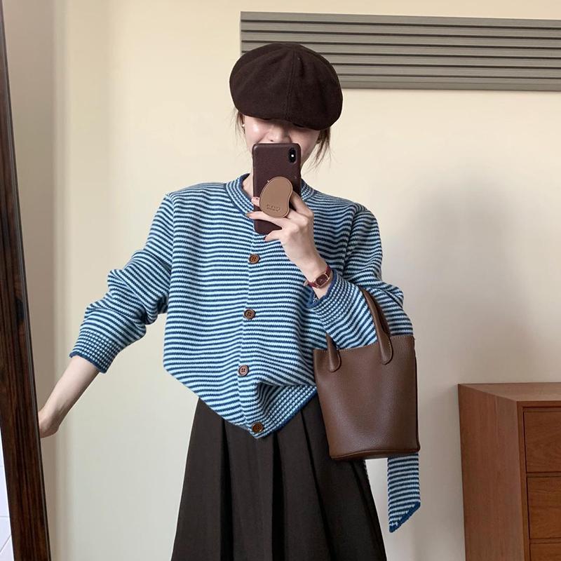 

Striped Sweater Scarf: Spring Slimming Knit Top for Women, Versatile & Age-Reducing. One Size синій