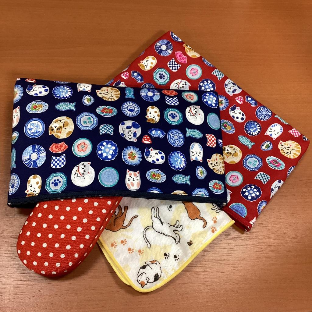 Kyosuke Made in Japan Large Cotton Pouch for Cosmetics and 23 x Small Item Cat and Dish Red Makeup, Approx. 13.5cm, Travel, Storage, Gusseted, Design,