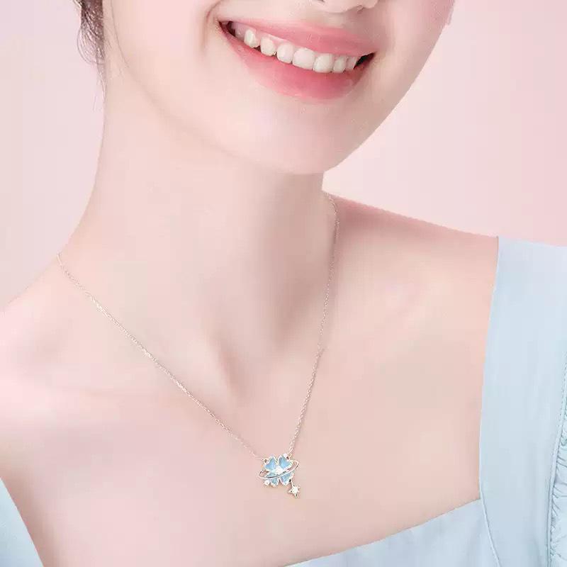 Four-Leaf Clover Luminous Enamel Necklace - Women's Light Luxury Clavicle Chain Holiday Gift