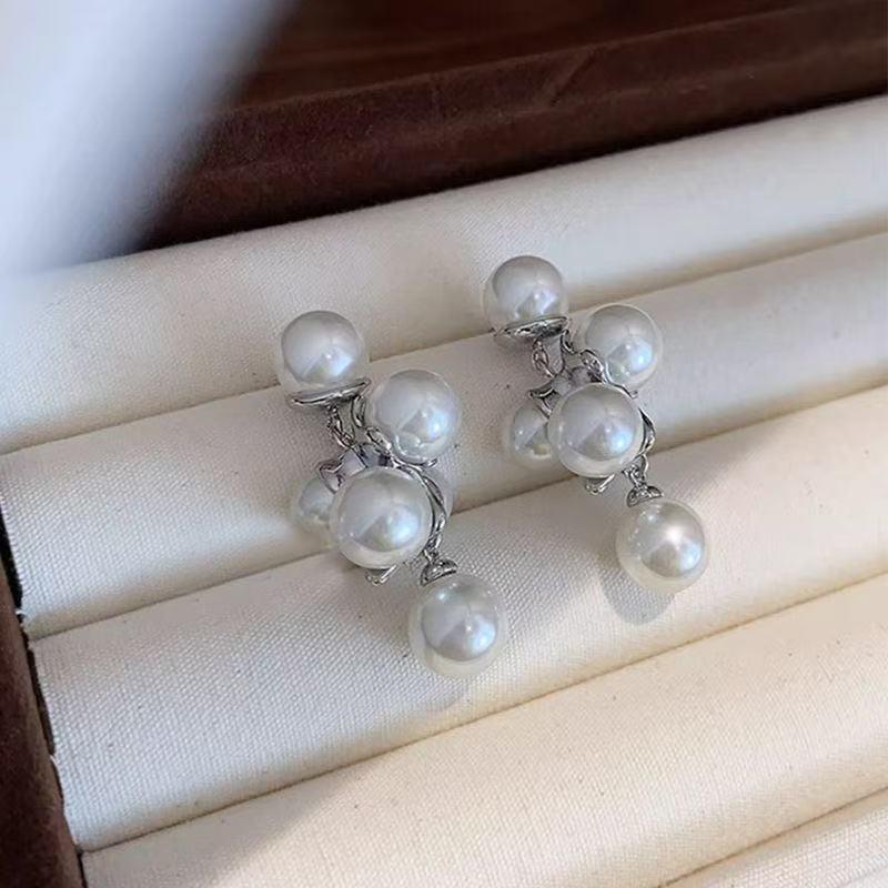Elegant Pearl and Grape Cluster Stud Earrings - Autumn/Winter Collection жемчужные пусеты