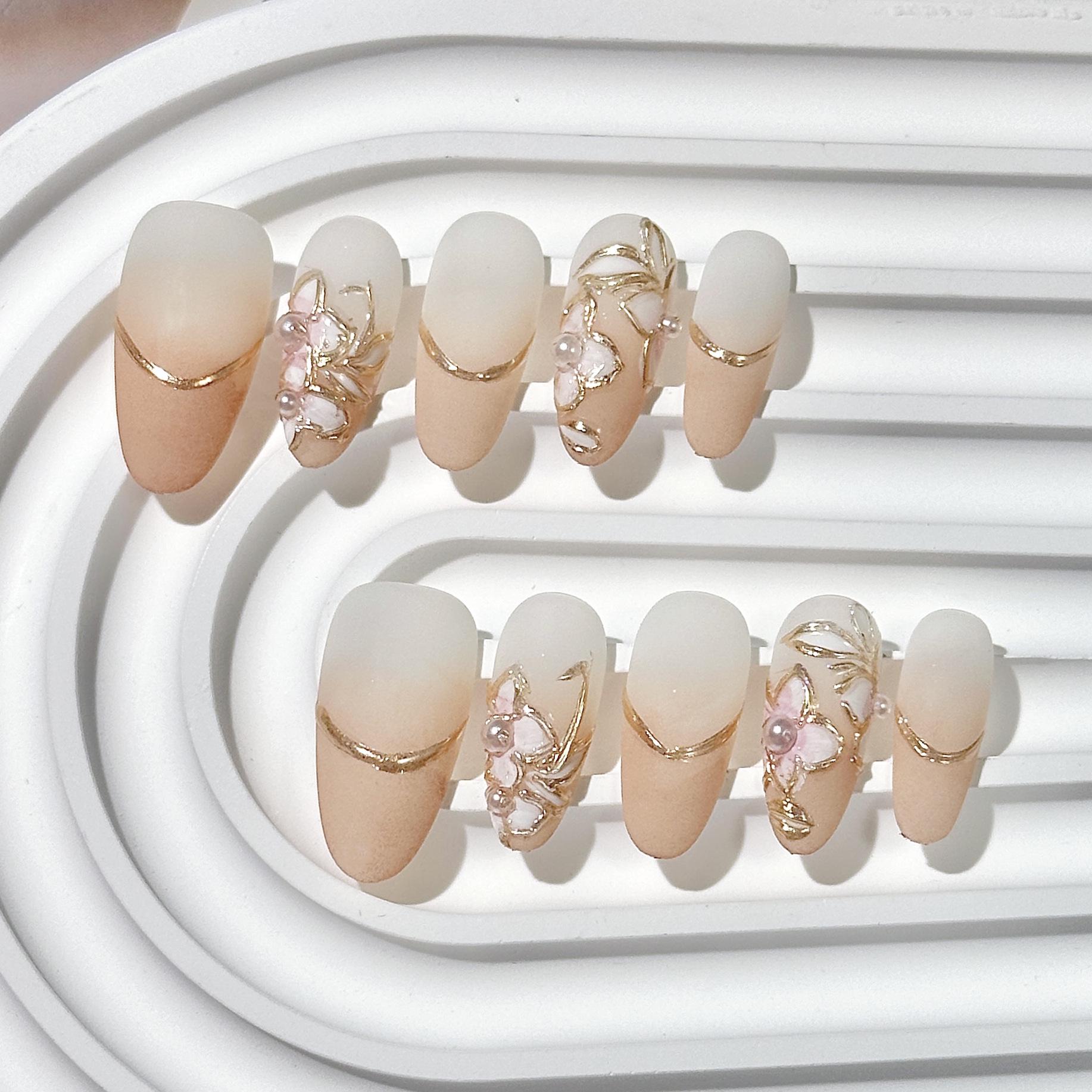 

Medium Length Hand-Painted Oval Matte Fake Nails – Sophisticated Whitening Effect