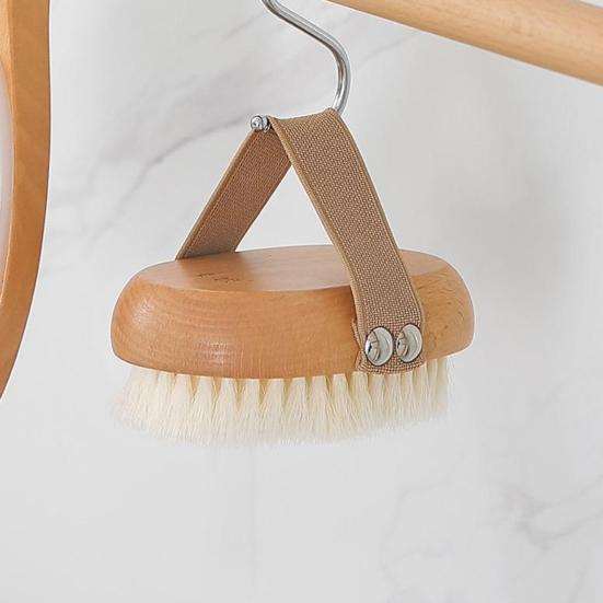 Kayın Ağacı Saplı Banyo Fırçası Yumuşak Naylon Kıllar Nazik Peeling Askılı Tasarım Duş Fırçası Banyo Aksesuarları