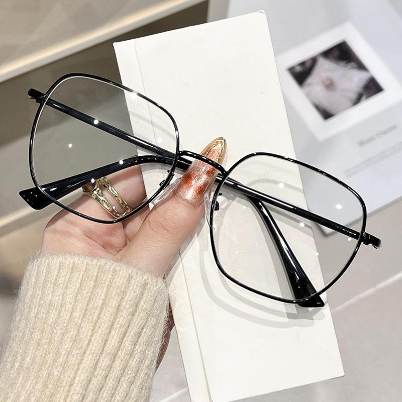 Exquisite Clear Black Frame Women Men Metal Square Minimalist Eyewear Travel Shopping Female Male Blue Light Blocking Glasses