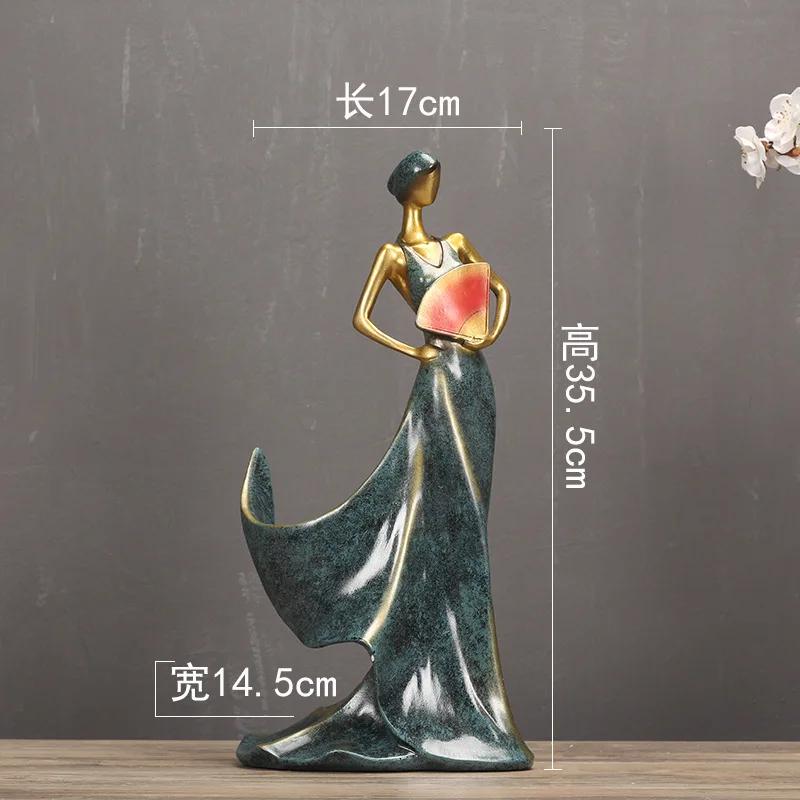 Creative Home Decorative Figurines Ornaments Modern Minimalist Blue Take Fan Beauty Wine Rack Decoration Creative Wedding Craft
