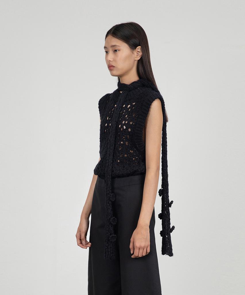 Amomento Crochet Vest_Black