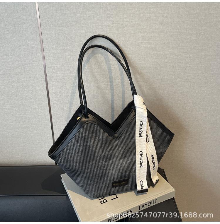 Canvas Bag 2025 New Fashion Popular Shoulder Handbag Casual Versatile Tote Bag Large Capacity Commuter Bag