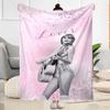 Le coperte con artwork dell'album Lover di Taylor Swift sono adatte per i soggiorni, rendendole una scelta ideale per i viaggi all'aperto e come regali.